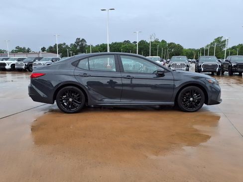 Used 2026 Toyota Camry SE FWD image 5