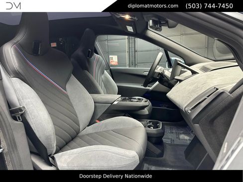Used 2026 BMW iX xDrive60 w/ M Sport Package AWD/4WD image 19