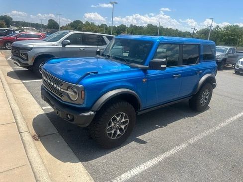 Used 2025 Ford Bronco Badlands AWD/4WD image 3