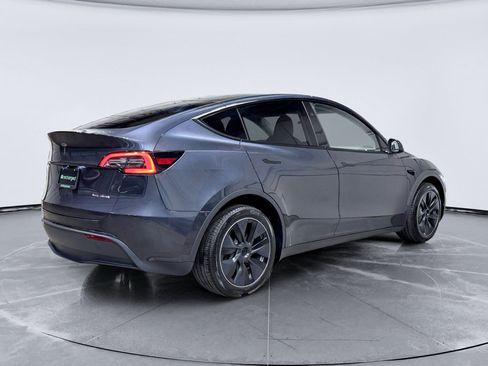 Used 2024 Tesla Model Y Long Range AWD/4WD image 3