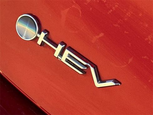 Used 2025 Toyota Camry SE image 10