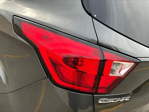 Used 2019 Ford Escape SE image 30