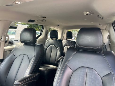 Used 2024 Chrysler Pacifica Touring-L FWD image 28