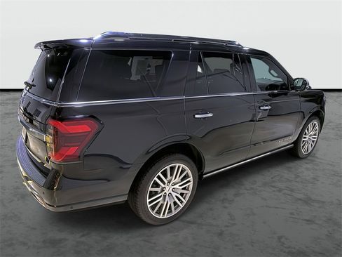 Used 2022 Ford Expedition Platinum image 4