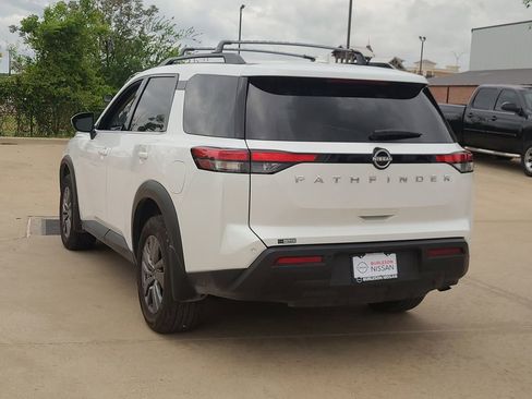 Certified 2025 Nissan Pathfinder SV image 2