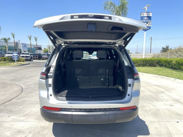 Used 2023 Jeep Grand Cherokee L Laredo AWD/4WD image 25