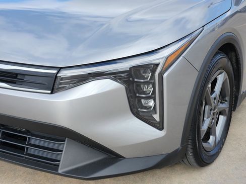 Used 2025 Kia K4 LXS image 11