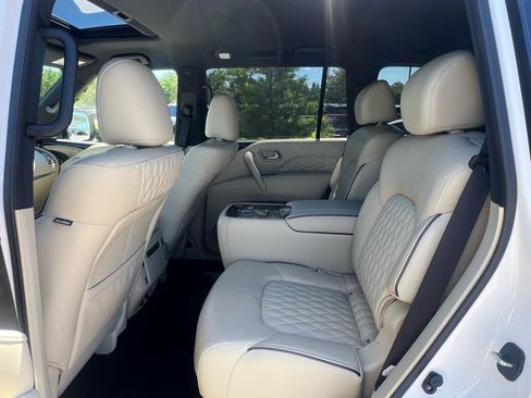 Used 2024 INFINITI QX80 Sensory AWD/4WD image 5