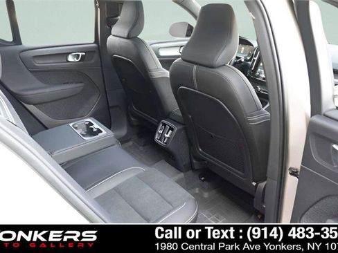 Used 2023 Volvo XC40 B5 Ultimate w/ Protection Package Premier image 37