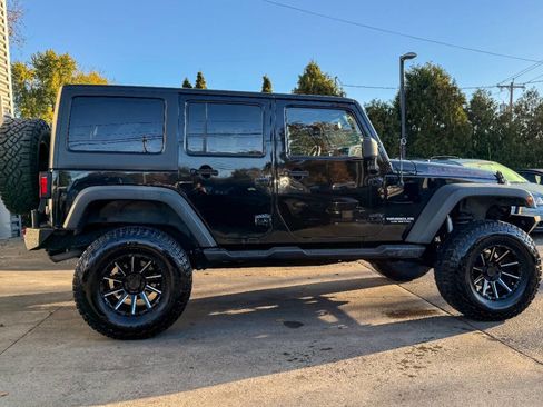 Used 2013 Jeep Wrangler Unlimited Rubicon w/ Dual Top Group image 2