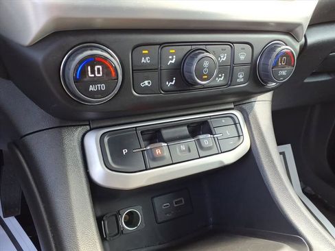 Certified 2023 GMC Acadia SLE image 11