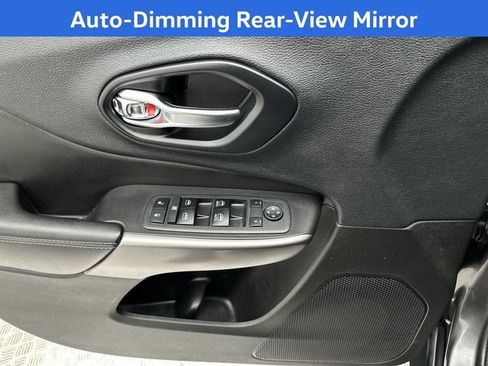 Used 2019 Jeep Cherokee Latitude Plus w/ Comfort/Convenience Group AWD/4WD image 16