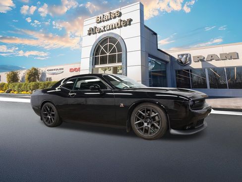 Used 2016 Dodge Challenger R/T Scat Pack RWD image 1