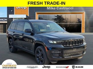 Used 2022 Jeep Grand Cherokee L Limited w/ Black Appearance Package AWD/4WD video 1