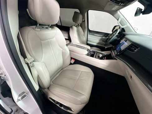 Used 2022 Jeep Wagoneer Series III w/ Flexible Seating Group image 30