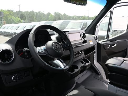 Used 2026 Mercedes-Benz Sprinter 3500 image 6