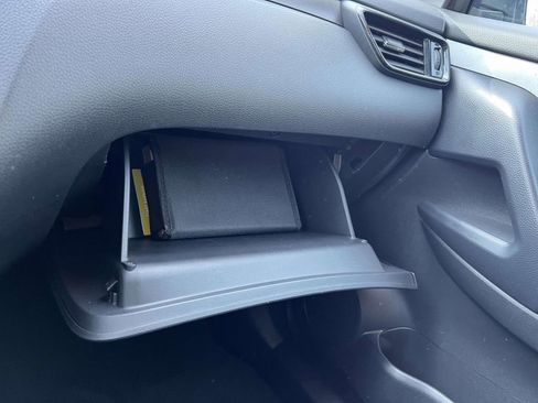 Used 2021 Nissan Rogue Sport S image 33