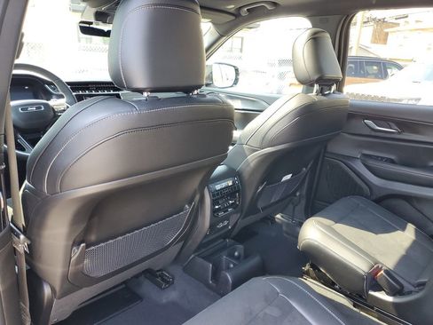 Certified 2025 Jeep Grand Cherokee L Altitude AWD/4WD image 12