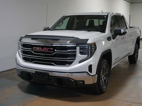 Used 2022 GMC Sierra 1500 SLT image 1