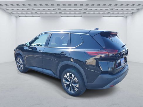 Used 2023 Nissan Rogue SV image 3