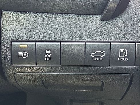 Used 2020 Toyota Camry SE w/ Convenience Package FWD image 20
