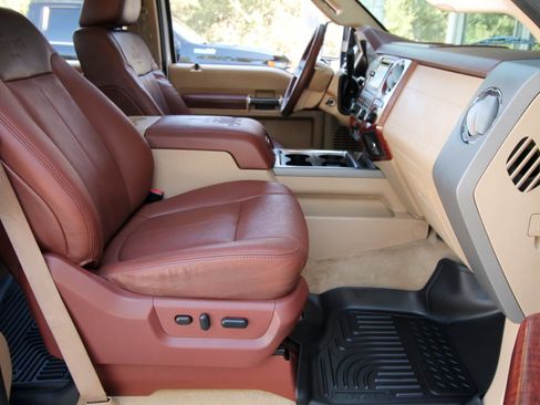 Used 2011 Ford F250 King Ranch w/ King Ranch w/Chrome Pkg image 39