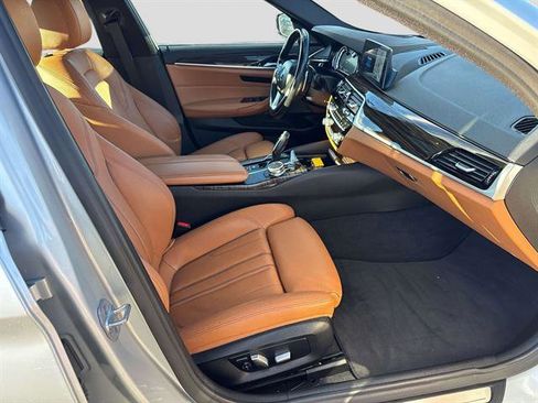 Used 2018 BMW 530i xDrive w/ Premium Package image 16
