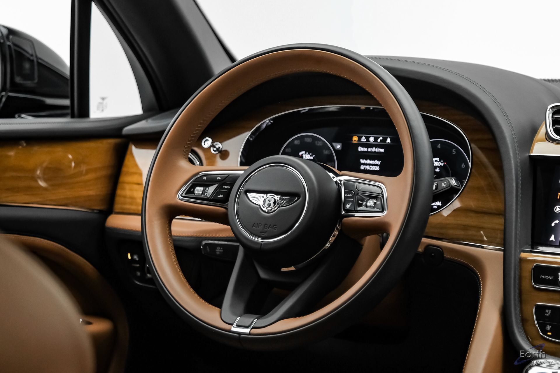 Used 2023 Bentley Bentayga Extended Wheelbase AWD/4WD image 47