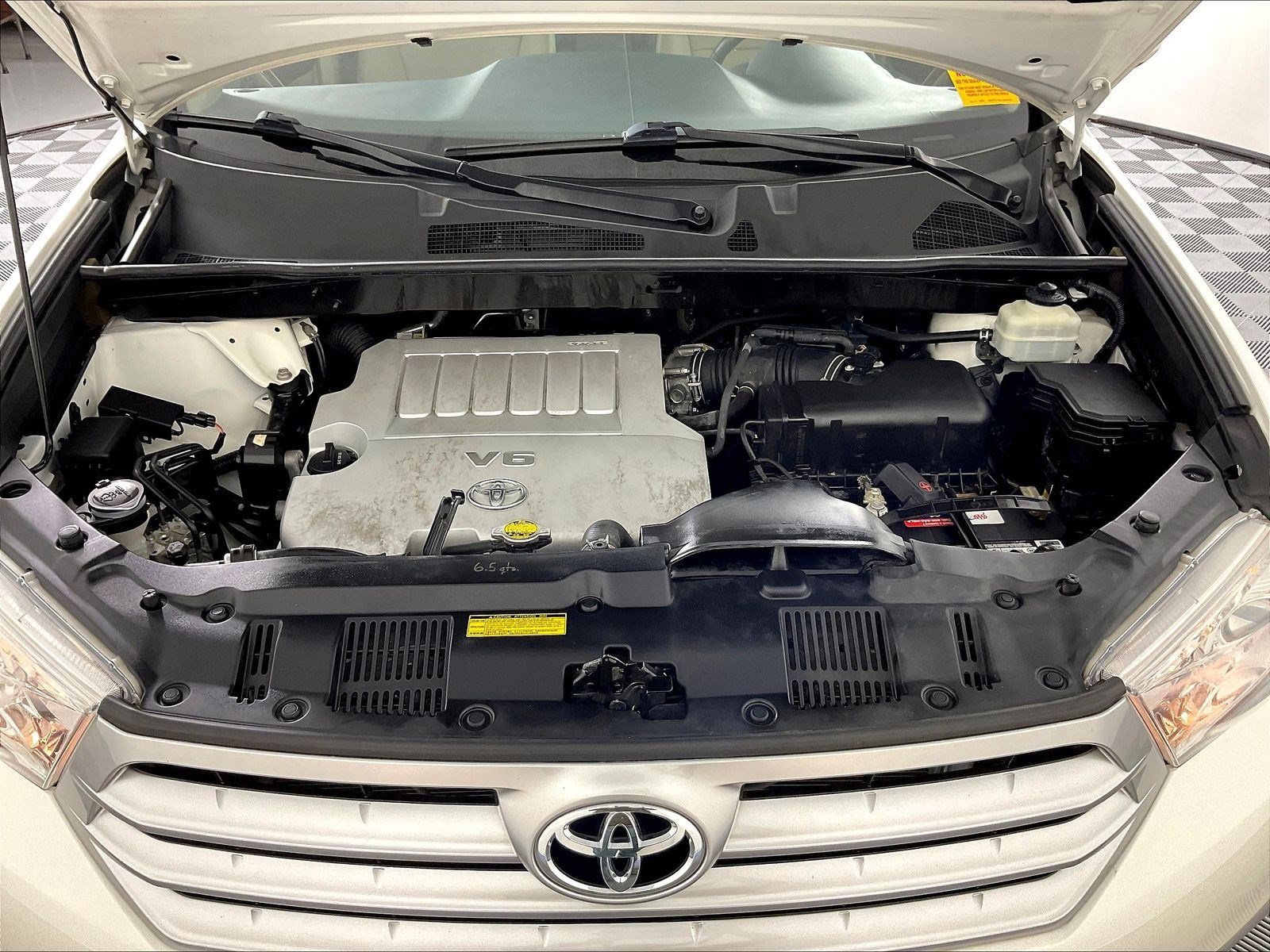 Used 2012 Toyota Highlander Limited w/ Tow Pkg AWD/4WD image 31