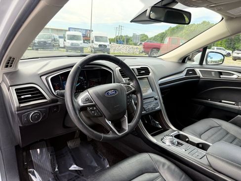 Used 2018 Ford Fusion SE w/ Equipment Group 602A FWD image 13