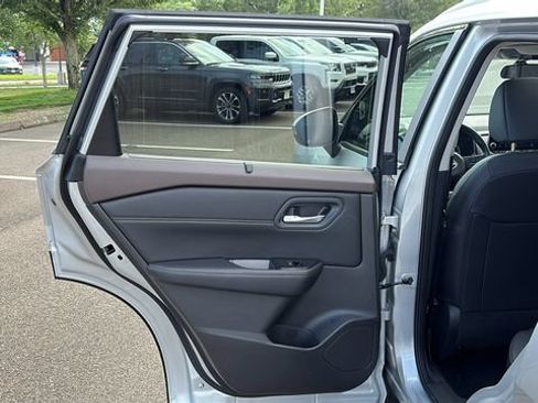 Certified 2023 Nissan Rogue SV w/ SV Premium B Package AWD/4WD image 23