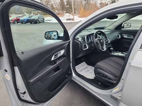 Used 2017 Chevrolet Equinox LT w/ Convenience Package image 10