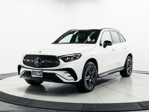 Used 2025 Mercedes-Benz GLC 300 4MATIC image 3