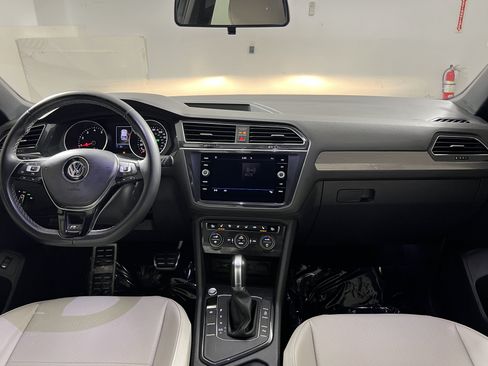 Used 2018 Volkswagen Tiguan SEL w/ R-Line Package FWD image 11