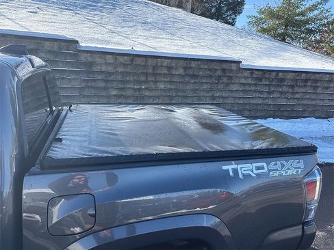 Used 2021 Toyota Tacoma TRD Sport image 9