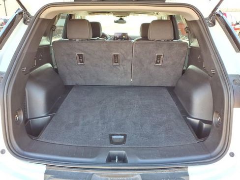 Used 2025 Chevrolet Blazer LT AWD/4WD image 11