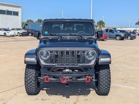 Used 2025 Jeep Gladiator Sport AWD/4WD image 2