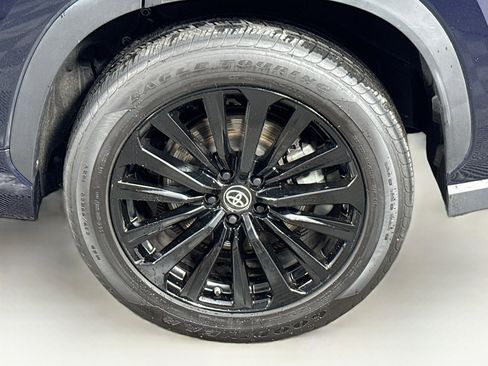 Certified 2025 Toyota Highlander XSE image 9