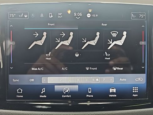 Used 2024 Chrysler Pacifica Touring-L FWD image 17