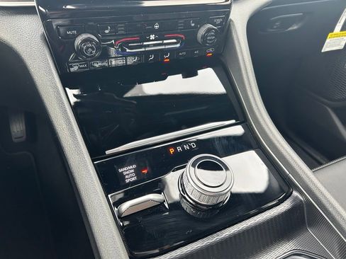 New 2025 Jeep Grand Cherokee Limited w/ Black Appearance Package AWD/4WD image 15