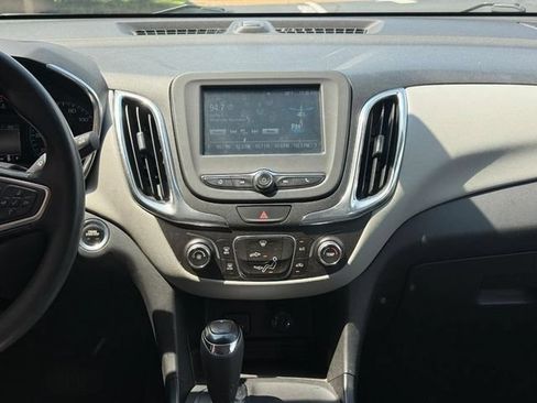 Used 2018 Chevrolet Equinox LS FWD image 12