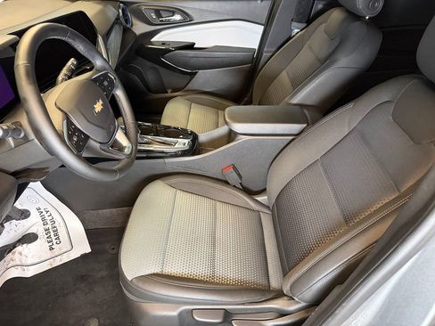 Used 2025 Chevrolet Trax LT w/ LT Convenience Package image 20