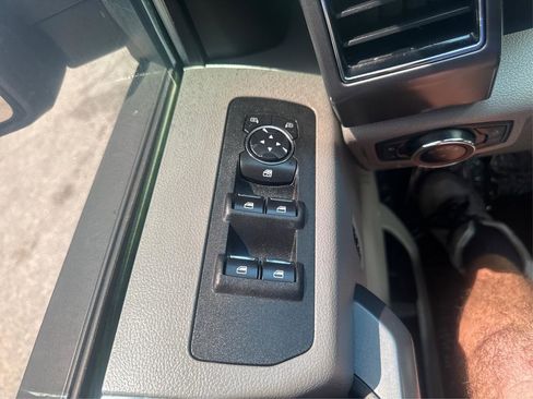 Used 2018 Ford F150 XLT w/ Equipment Group 302A Luxury AWD/4WD image 25