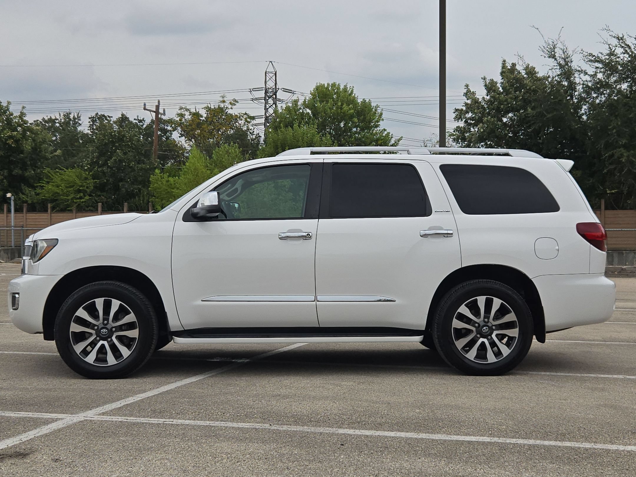 Used 2019 Toyota Sequoia Limited w/ Safety & Convenience Package RWD image 6