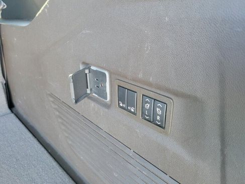 Used 2021 Chevrolet Suburban LT w/ LT Signature Package image 8