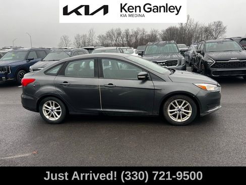 Used 2016 Ford Focus SE image 4