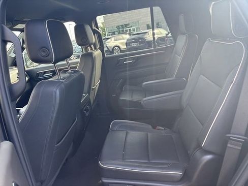 Used 2025 Chevrolet Tahoe Premier AWD/4WD image 11