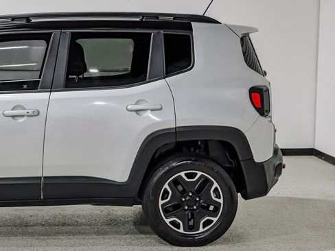 Used 2017 Jeep Renegade Trailhawk image 17