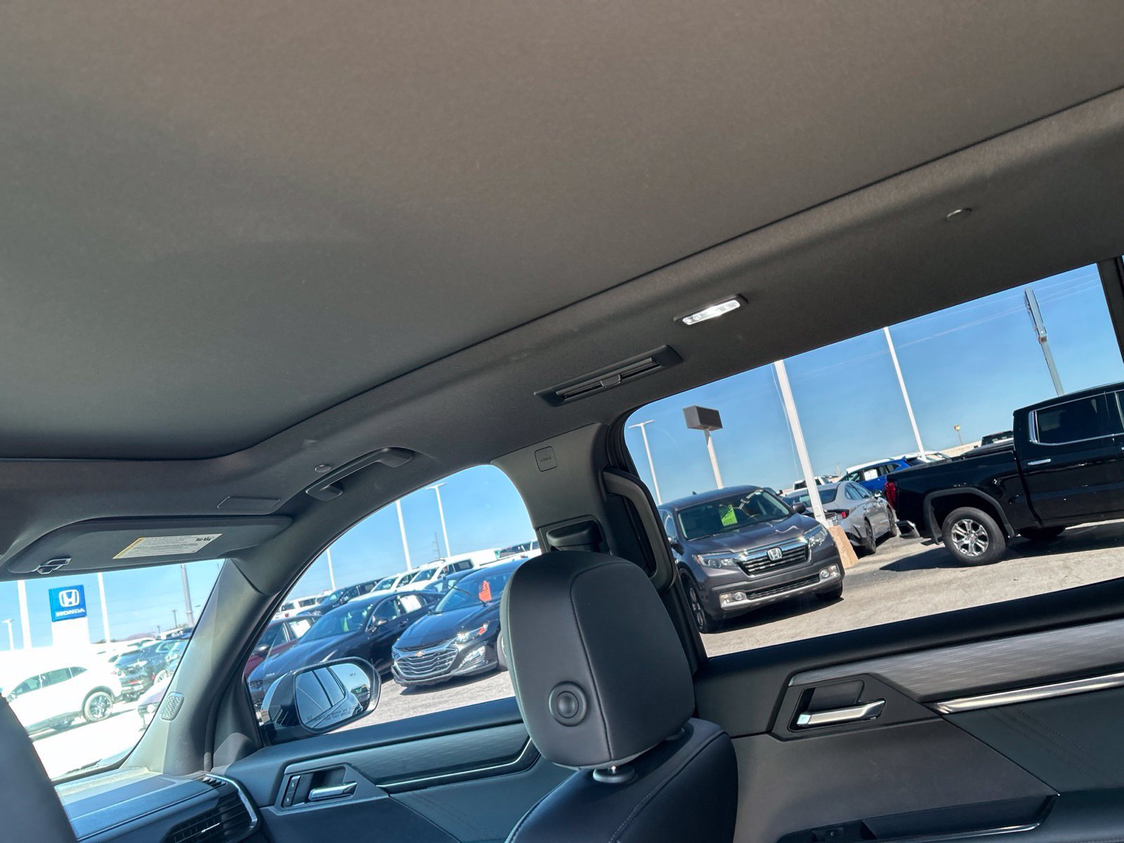Used 2025 GMC Acadia AT4 AWD/4WD image 14