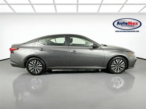 Used 2024 Nissan Altima 2.5 SV image 8